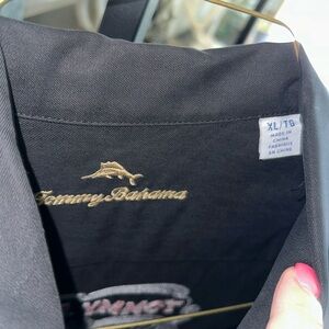 Tommy Bahama men’s with design on back